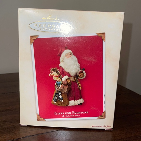 2003 Vintage Gifts For Everyone Hallmark Ornament - Picture 1 of 7
